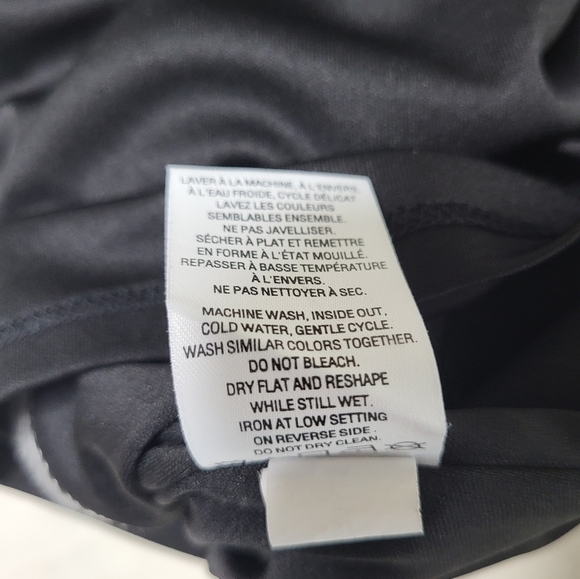 REITMANS Black & White Skirt. Leafs/Feather Print. Size Medium. - Picture 8 of 8